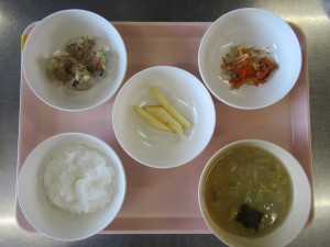 ⑭ぱくぱく食（シューマイ、もやしの煮物、みそ汁、りんご）